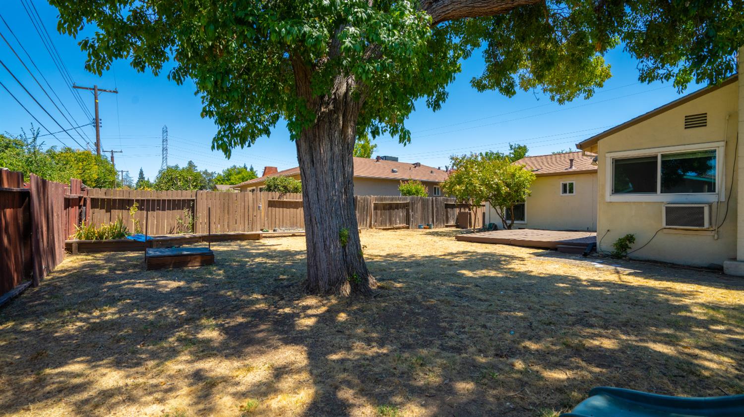 2043 Edwin Way Sacramento CA 95825