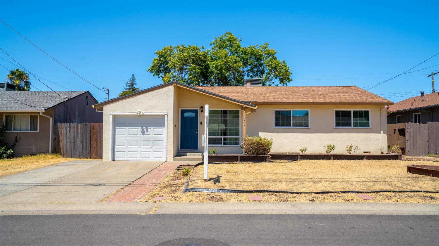 2043 Edwin Way Sacramento CA 95825