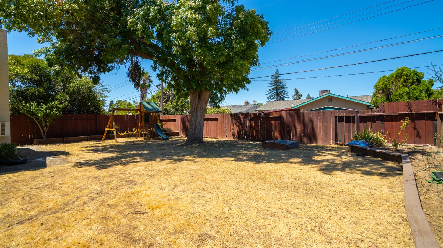 2043 Edwin Way Sacramento CA 95825