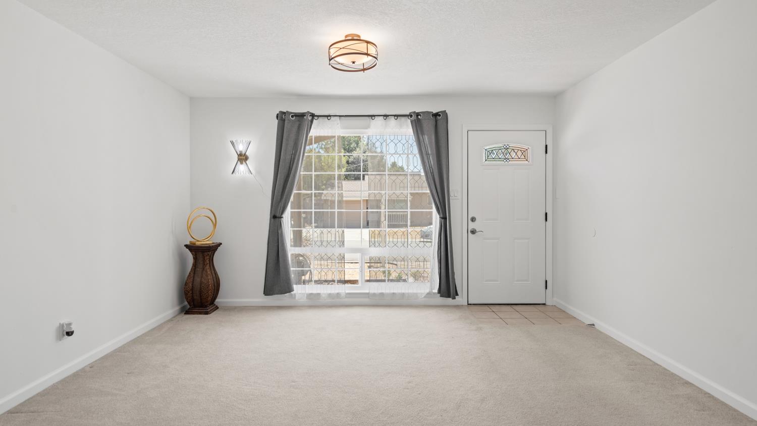 2043 Edwin Way Sacramento CA 95825