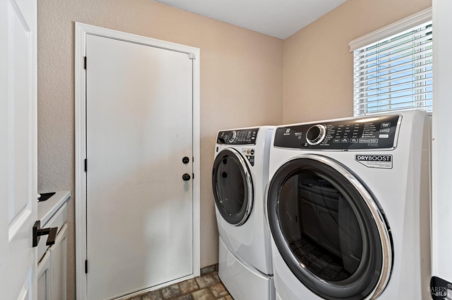 5092 Deerwood Drive Santa Rosa CA 95403