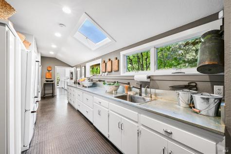 5520-2 W Soda Rock Lane Healdsburg CA 95448