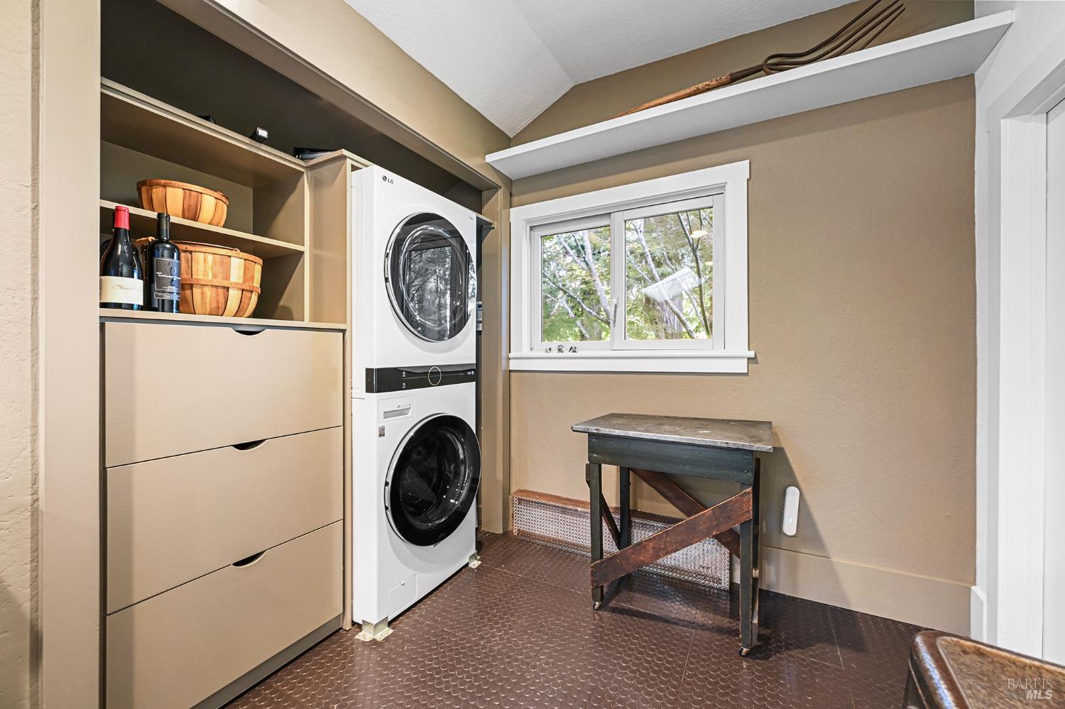 5520-2 W Soda Rock Lane Healdsburg CA 95448