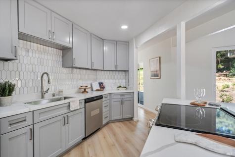 530 Bronwyn Glen Santa Rosa CA 95409
