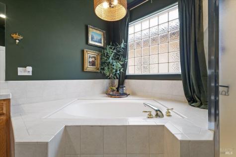 367 Arabian Way Healdsburg CA 95448