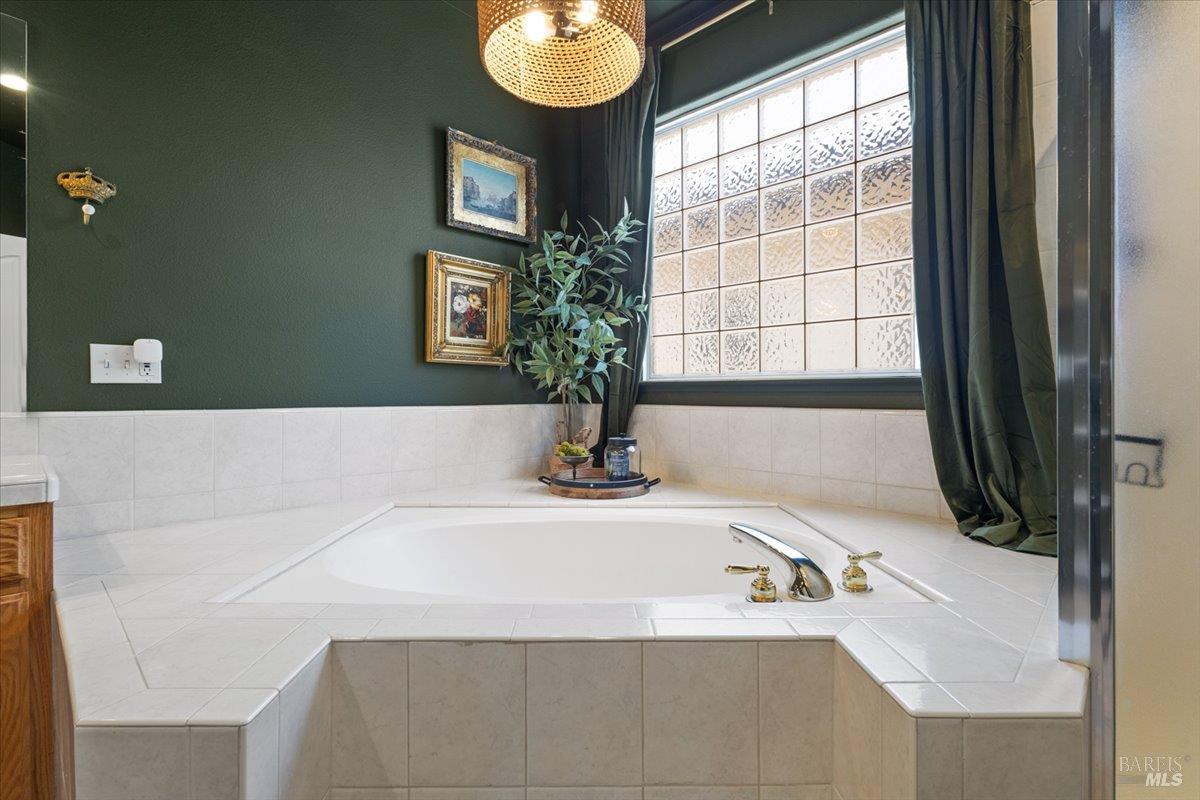 367 Arabian Way Healdsburg CA 95448