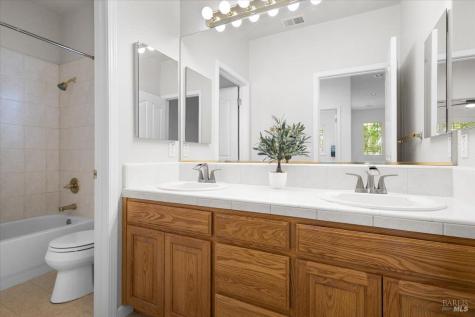 367 Arabian Way Healdsburg CA 95448