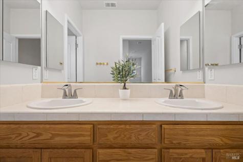 367 Arabian Way Healdsburg CA 95448