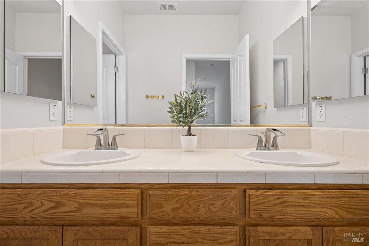 367 Arabian Way Healdsburg CA 95448