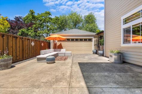 367 Arabian Way Healdsburg CA 95448