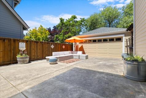 367 Arabian Way Healdsburg CA 95448