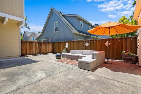 367 Arabian Way Healdsburg CA 95448