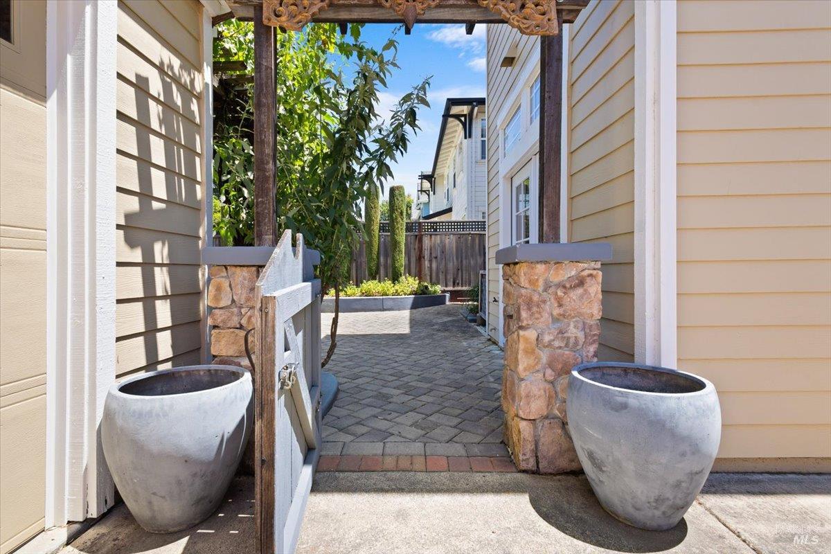 367 Arabian Way Healdsburg CA 95448