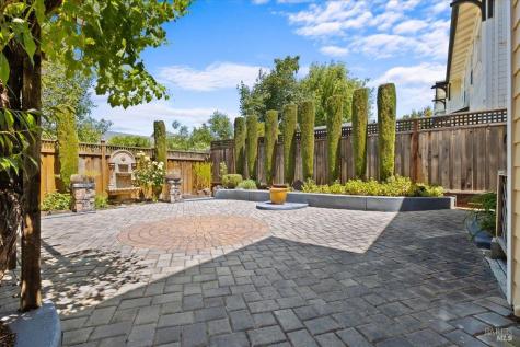 367 Arabian Way Healdsburg CA 95448