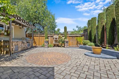 367 Arabian Way Healdsburg CA 95448