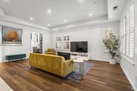 367 Arabian Way Healdsburg CA 95448