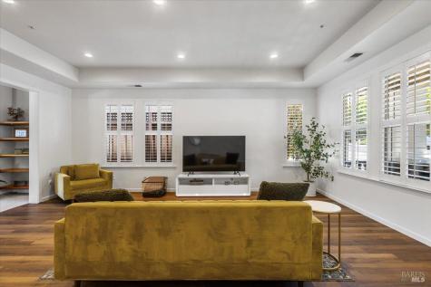 367 Arabian Way Healdsburg CA 95448