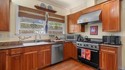 4898 Bodega Avenue Petaluma CA 94952