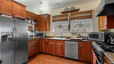 4898 Bodega Avenue Petaluma CA 94952
