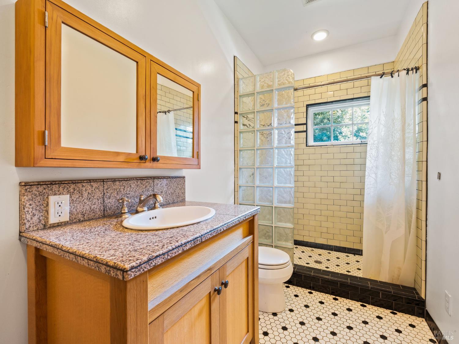 21900 Panorama Way Philo CA 95466