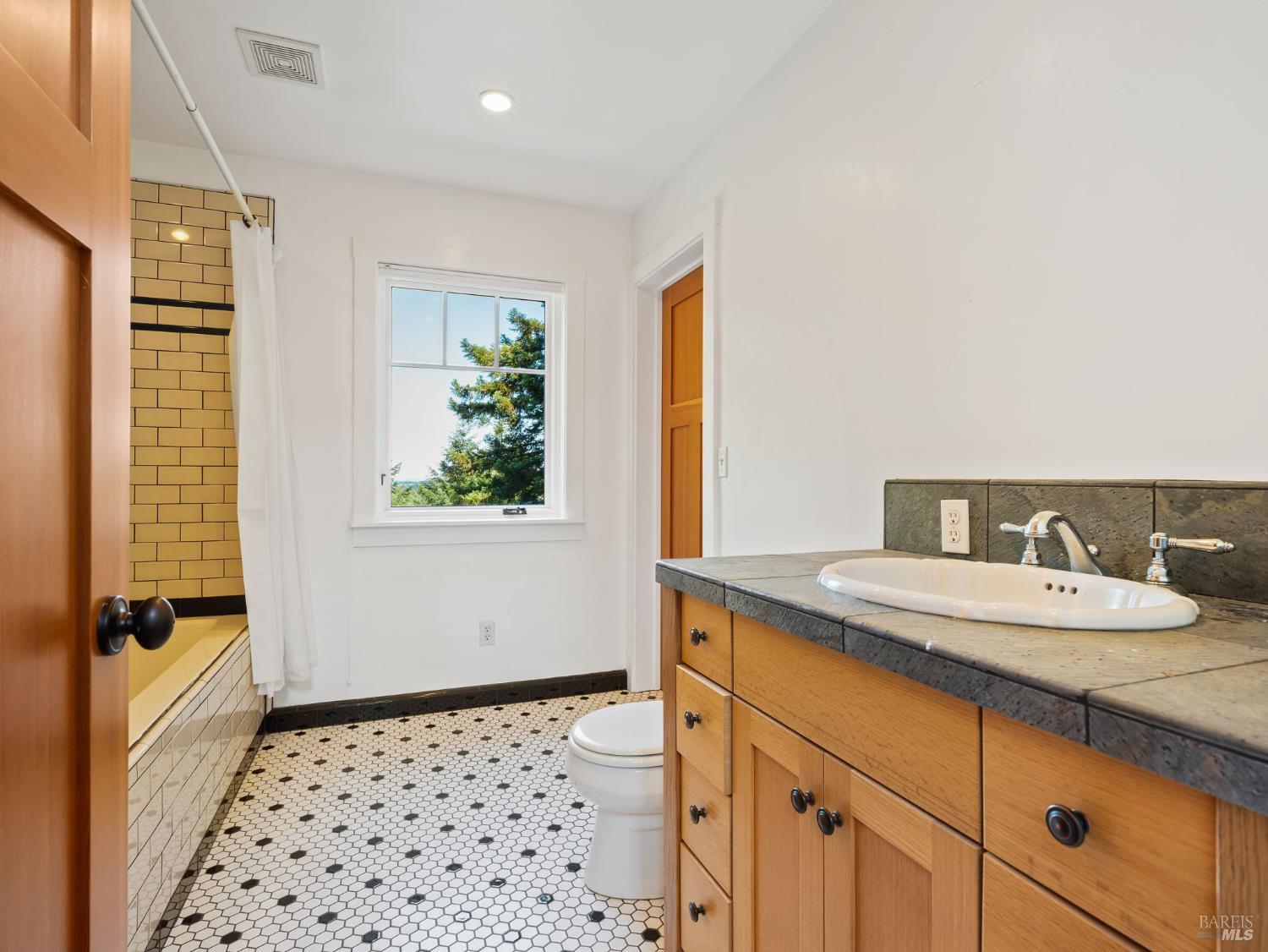 21900 Panorama Way Philo CA 95466