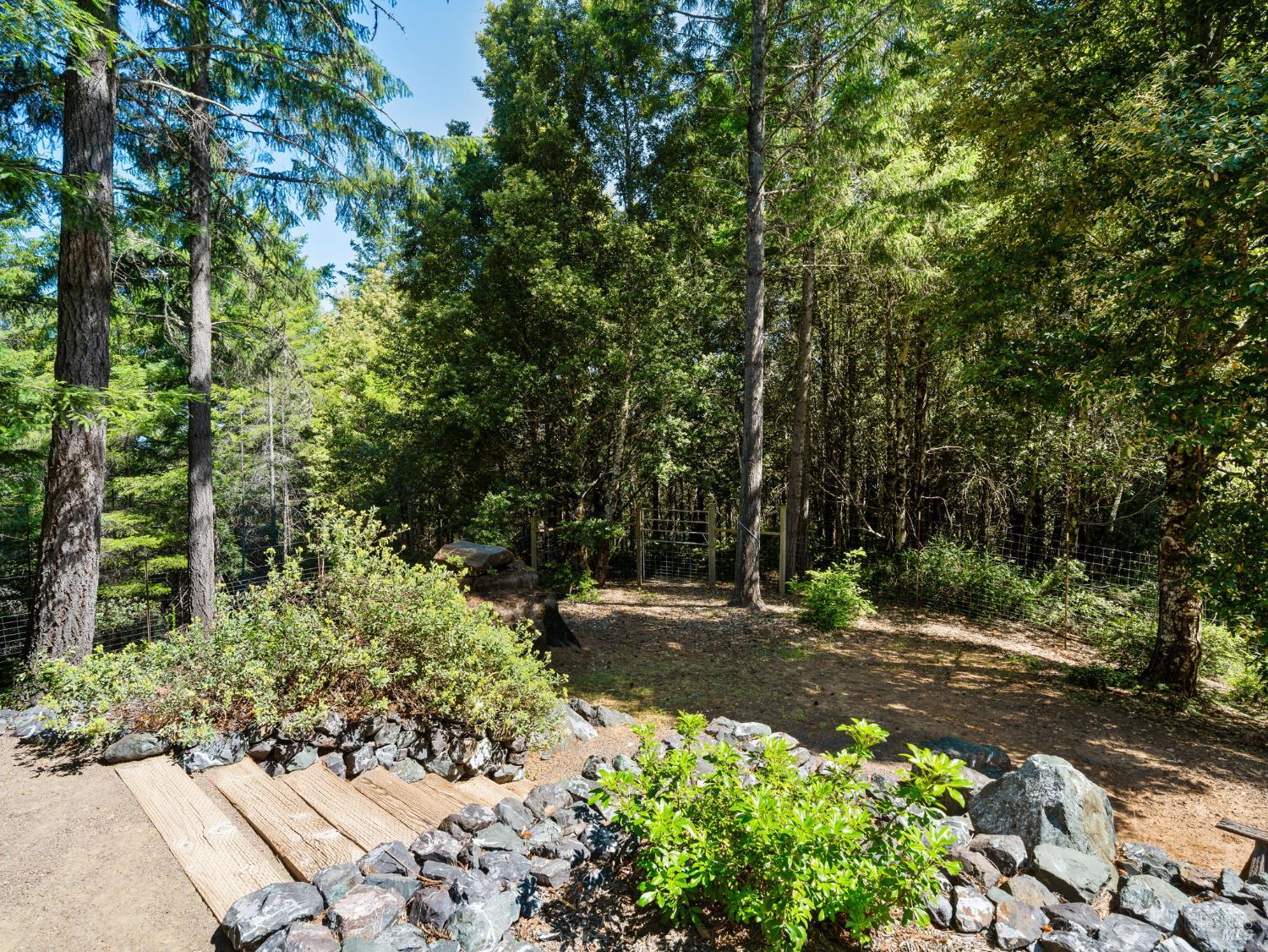 21900 Panorama Way Philo CA 95466