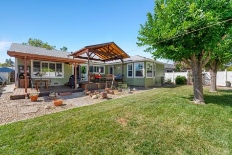 950 Emily Avenue Rohnert Park CA 94928