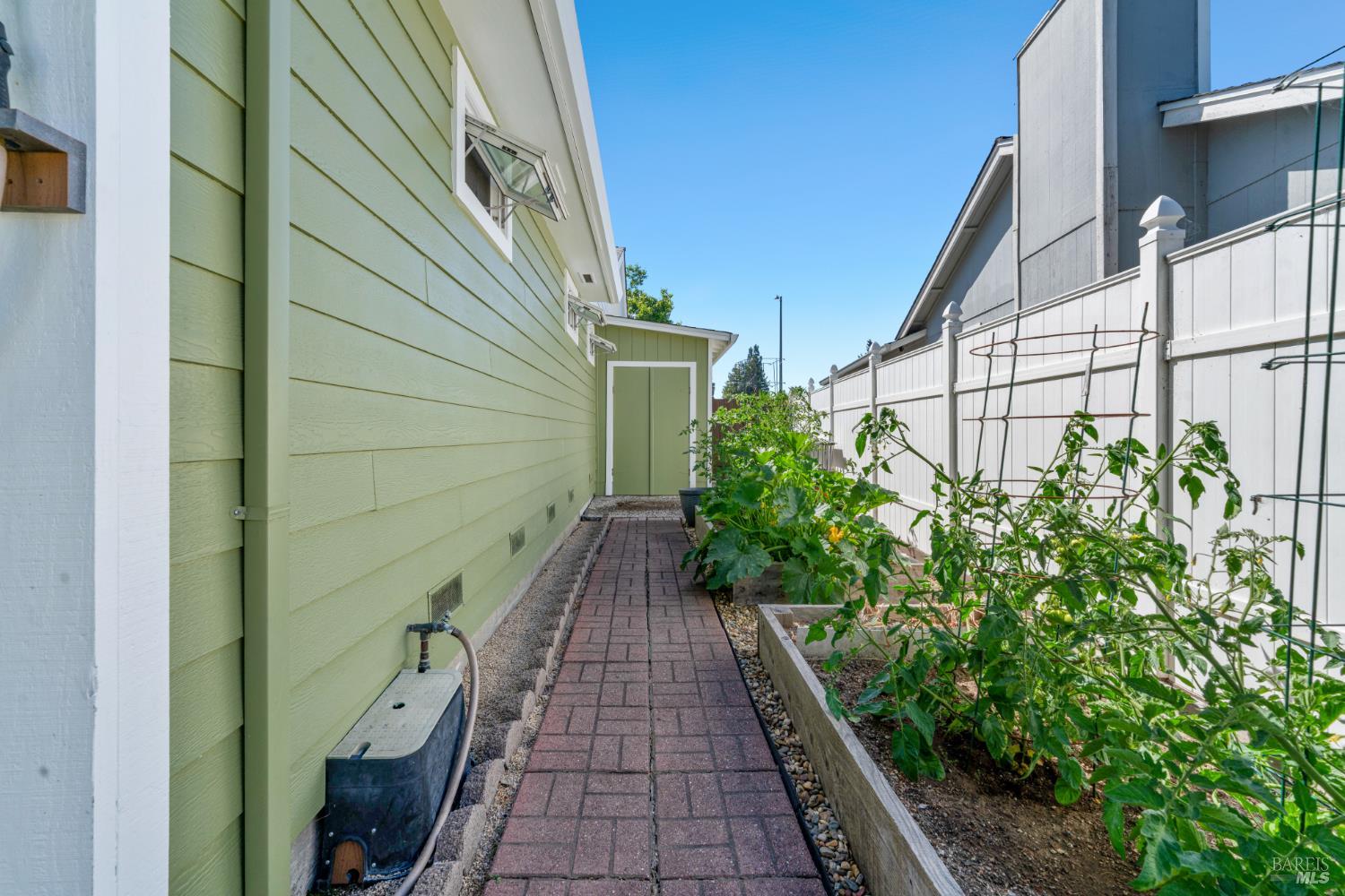 950 Emily Avenue Rohnert Park CA 94928