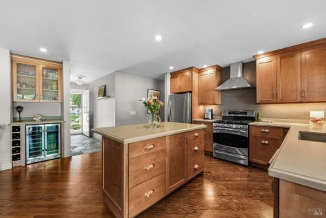 950 Emily Avenue Rohnert Park CA 94928