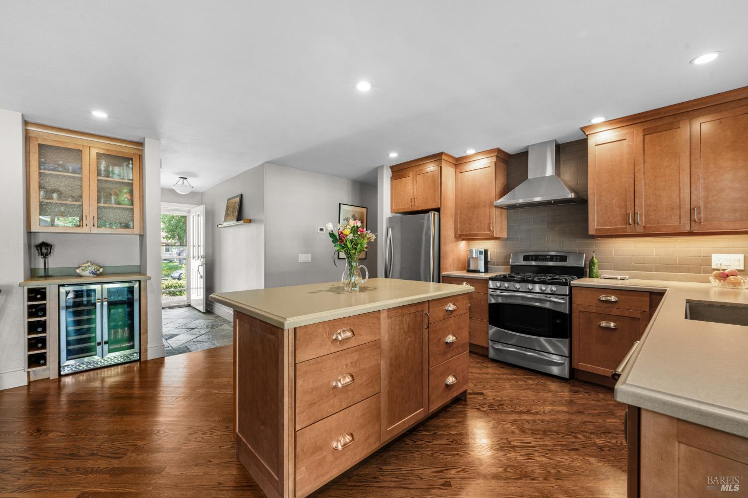 950 Emily Avenue Rohnert Park CA 94928