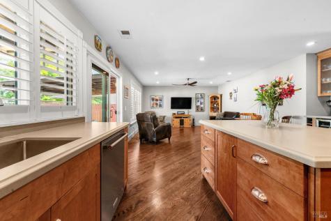 950 Emily Avenue Rohnert Park CA 94928