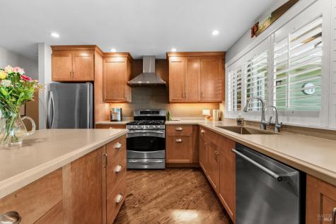 950 Emily Avenue Rohnert Park CA 94928