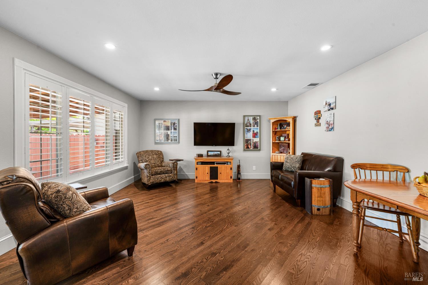 950 Emily Avenue Rohnert Park CA 94928