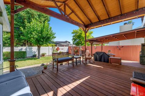 950 Emily Avenue Rohnert Park CA 94928