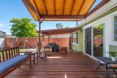 950 Emily Avenue Rohnert Park CA 94928