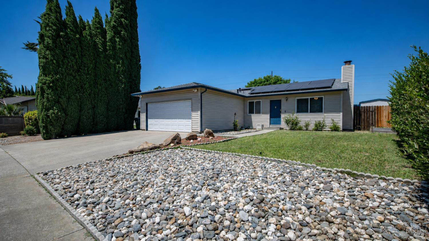 655 W Creekside Circle Dixon CA 95620