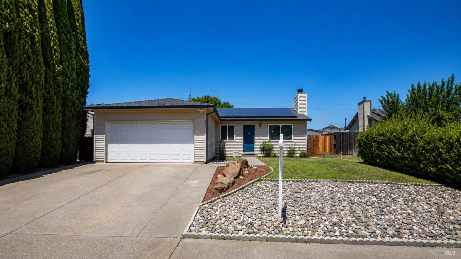 655 W Creekside Circle Dixon CA 95620