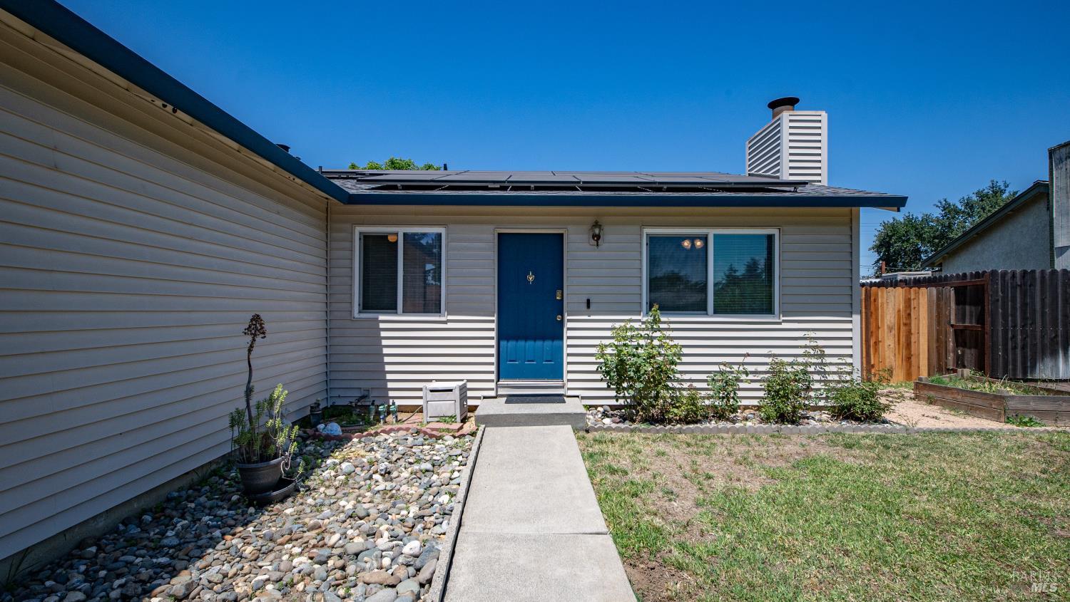 655 W Creekside Circle Dixon CA 95620