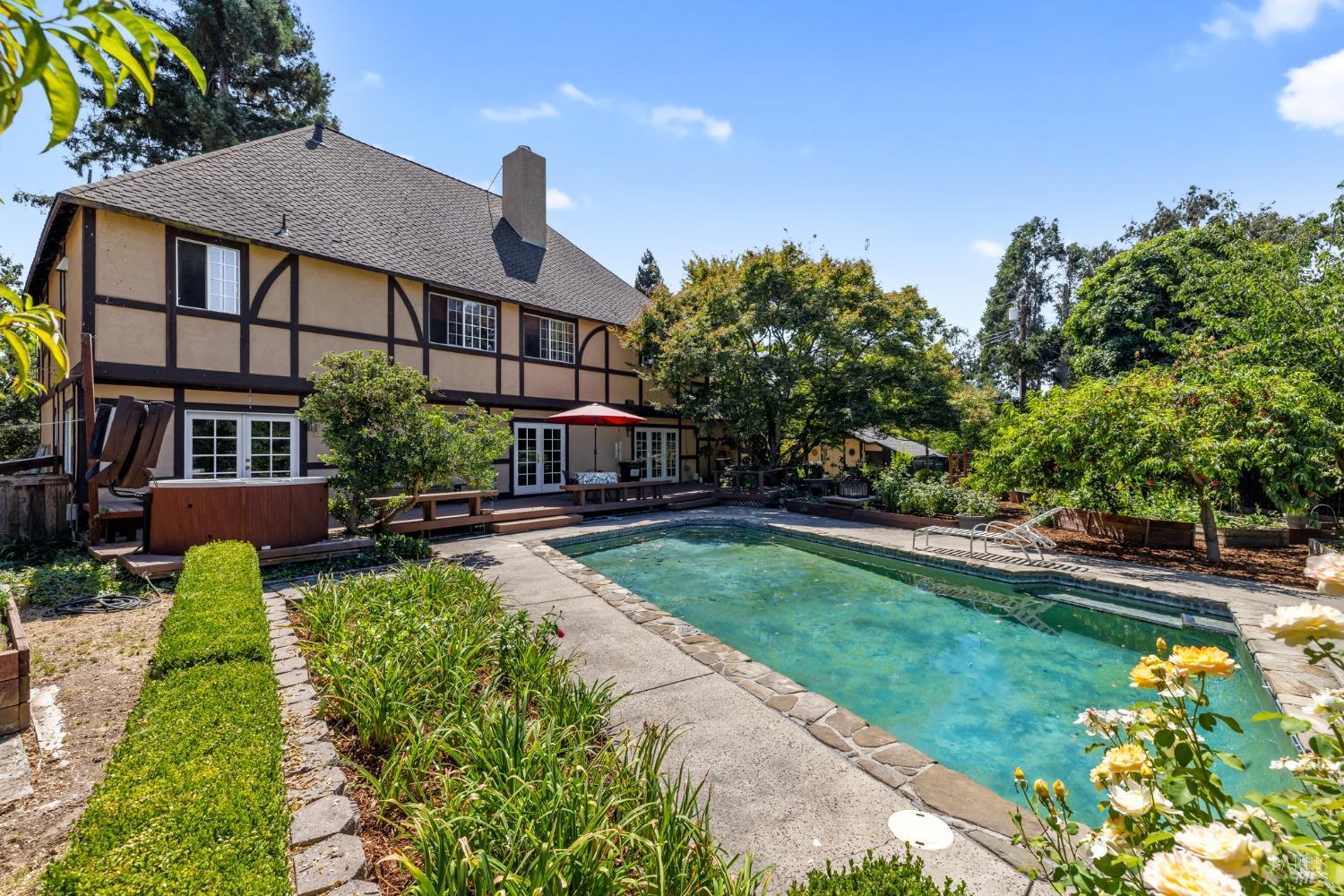 4038 E 3rd Avenue Napa CA 94558