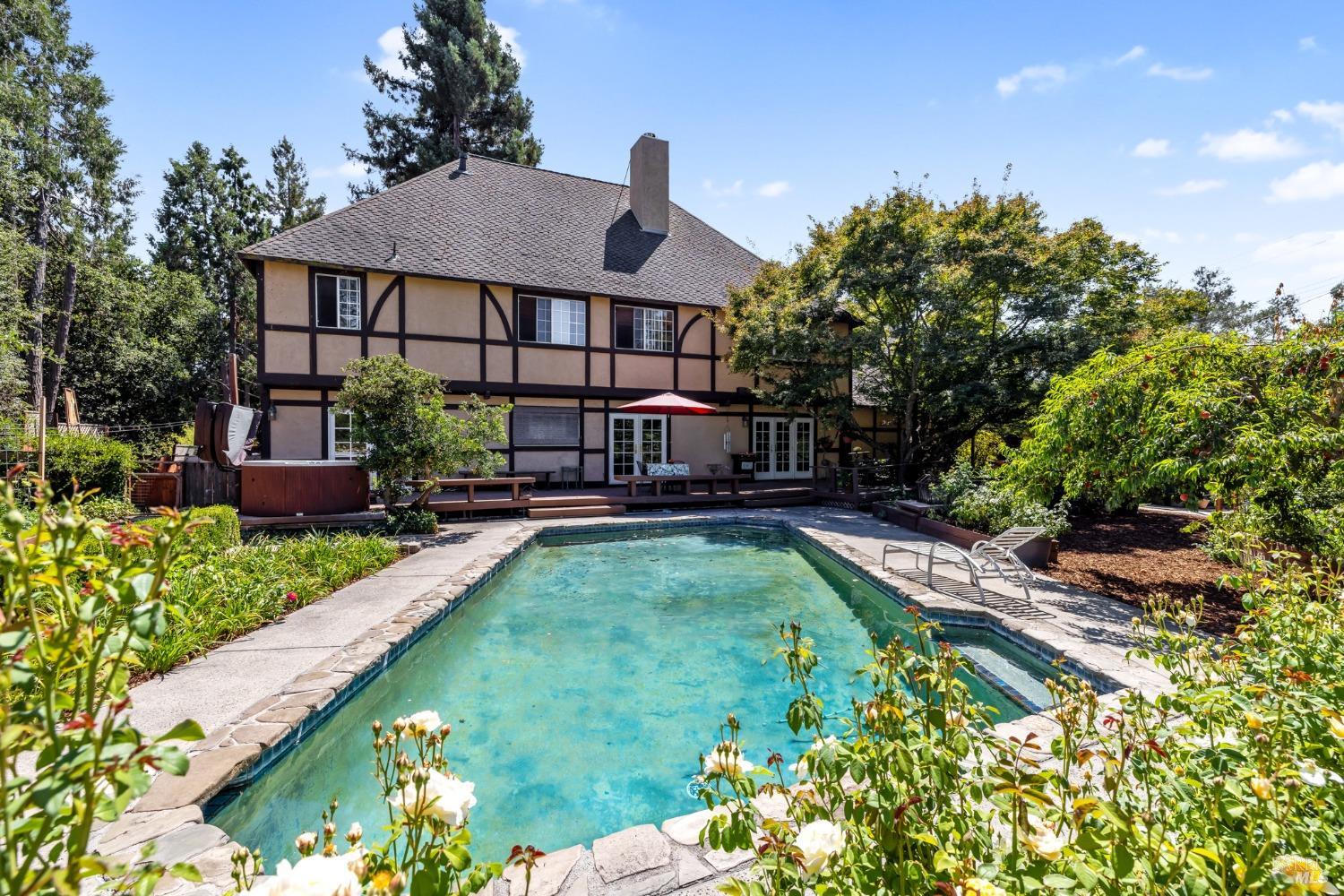 4038 E 3rd Avenue Napa CA 94558