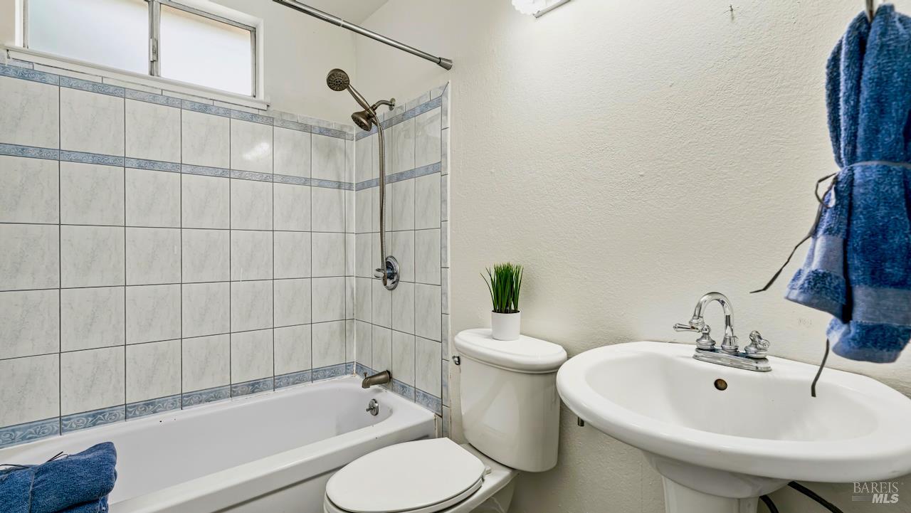 8479 Lakewood Avenue Cotati CA 94931