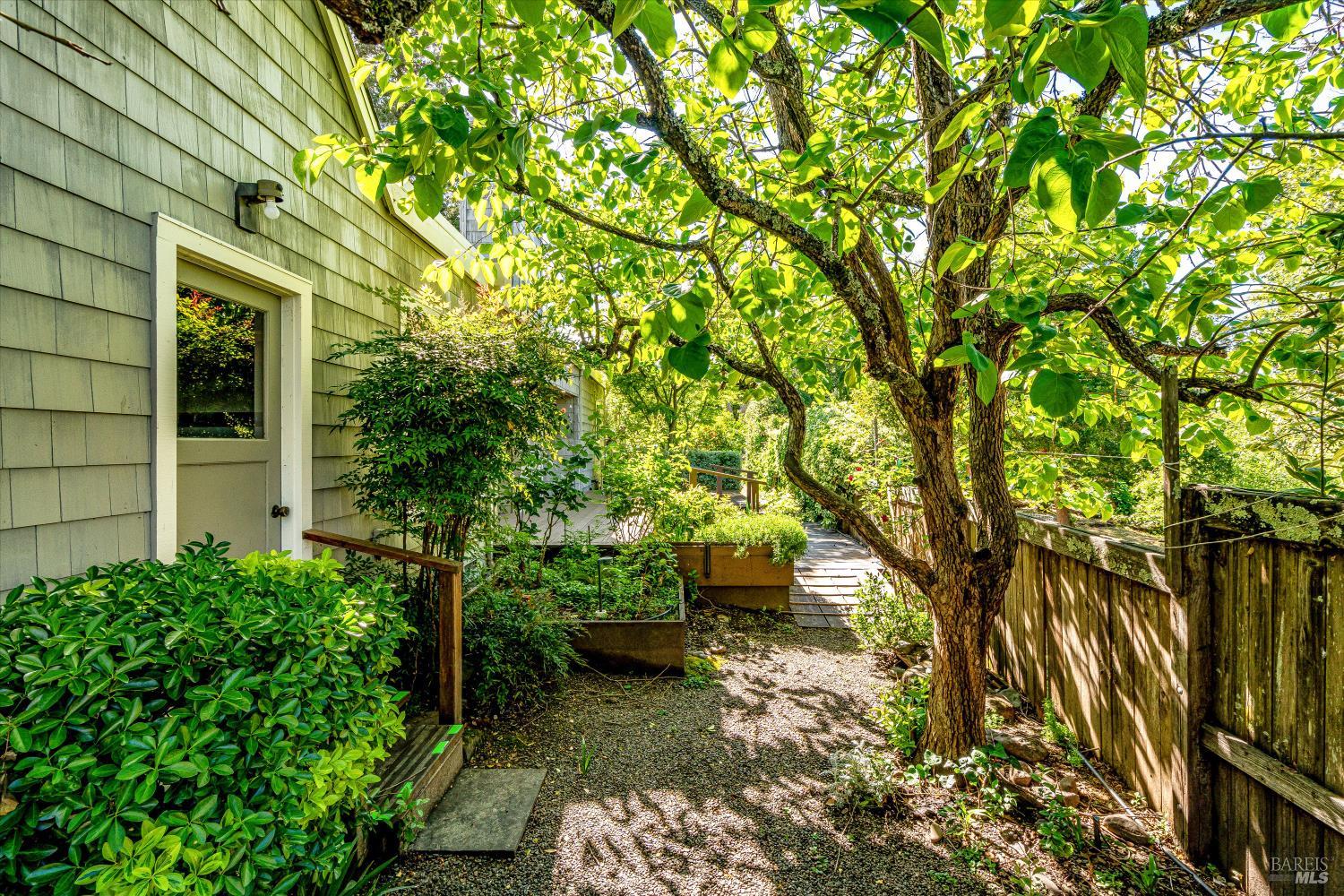 21350 Via Colombard Sonoma CA 95476