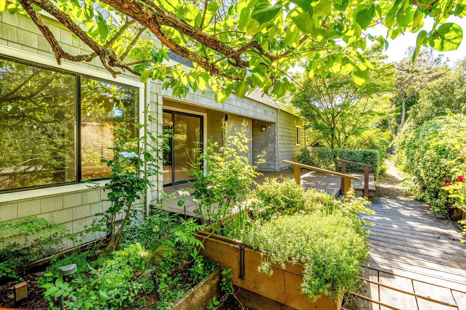 21350 Via Colombard Sonoma CA 95476