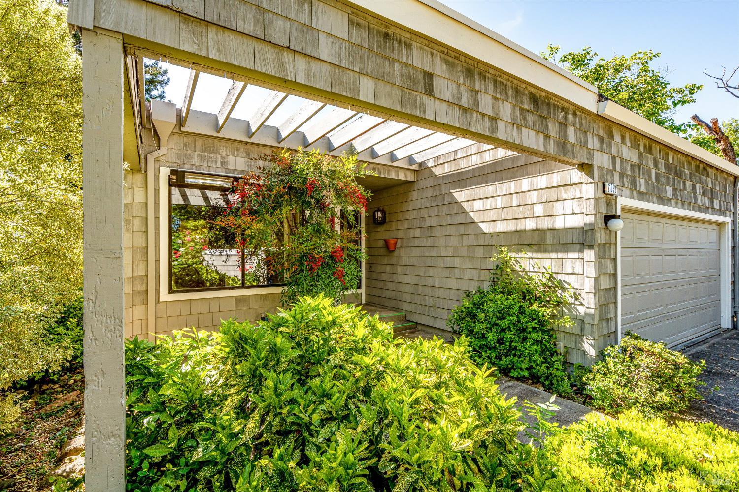 21350 Via Colombard Sonoma CA 95476