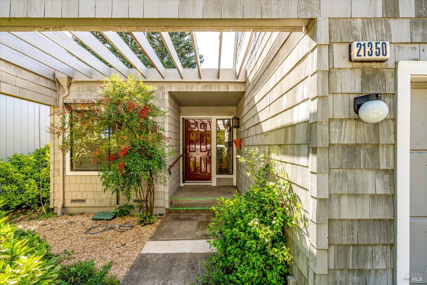 21350 Via Colombard Sonoma CA 95476