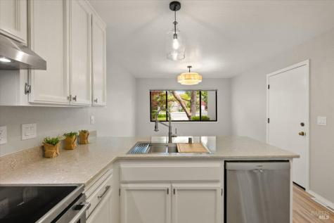 566 March Avenue Healdsburg CA 95448
