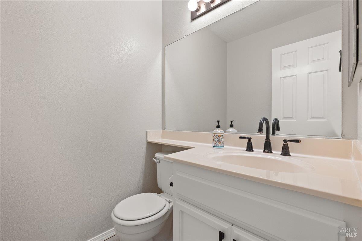 566 March Avenue Healdsburg CA 95448