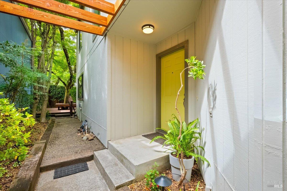 566 March Avenue Healdsburg CA 95448