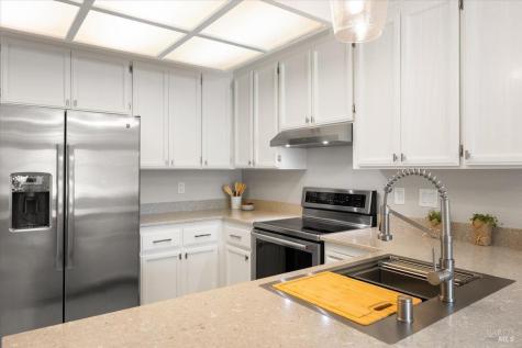 566 March Avenue Healdsburg CA 95448