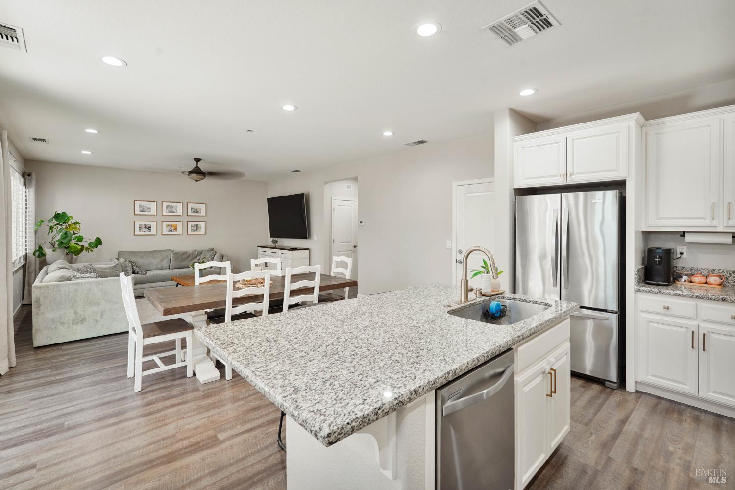 1245 Dartmouth Circle Dixon CA 95620